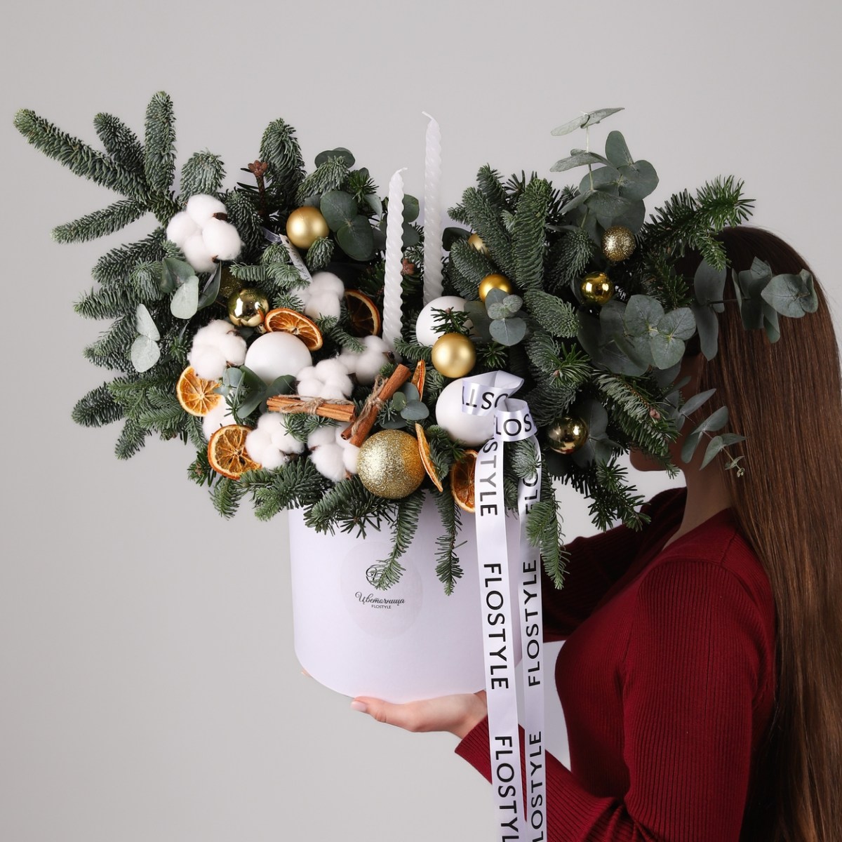 Зимняя новогодняя композиция со свечами